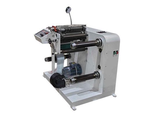 Slitting machine with deviation correction function
