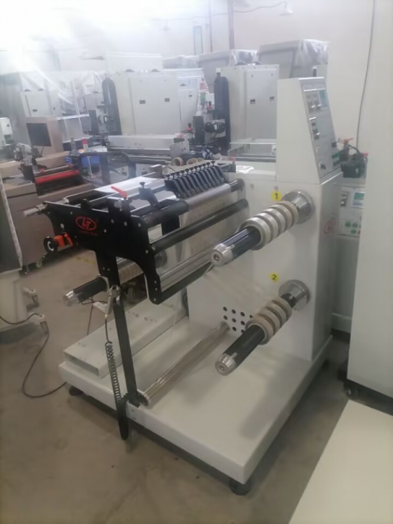 Slitting machine with 2 rewinding shafts 