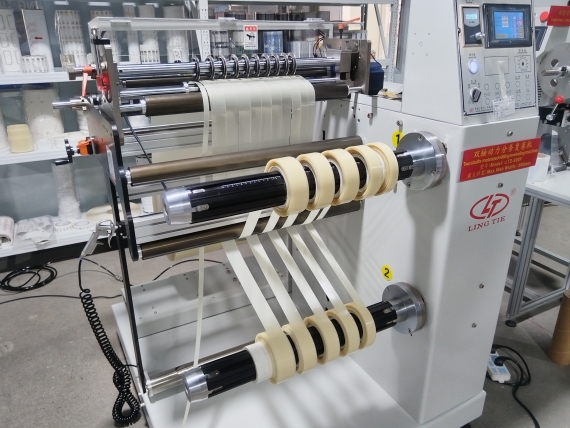 Slitting machine with 2 rewinding shafts 